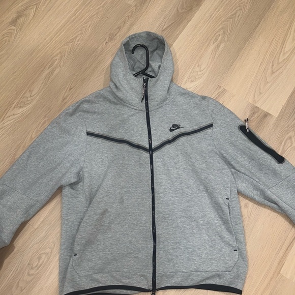 Nike tech , Xl good condition , don’t wear anymore - Picture 1 of 6